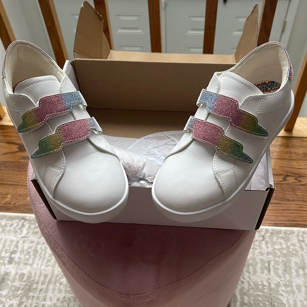 Style child BNIB girls leather white glitter rainbow lightning size 34(2.5).